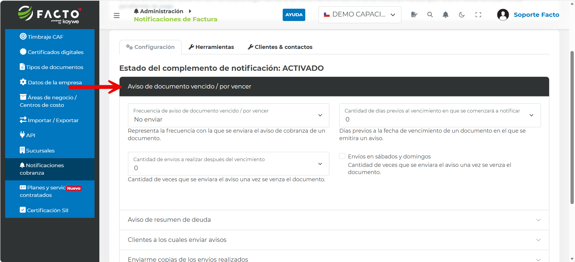 Pantalla de configuración de notificaciones de cobranza con una flecha señalando la opción Aviso de documento vencido / por vencer