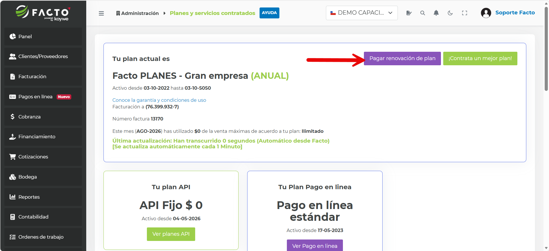 Pantalla de Planes y servicios contratados con una flecha señalando el botón Pagar renovación de plan