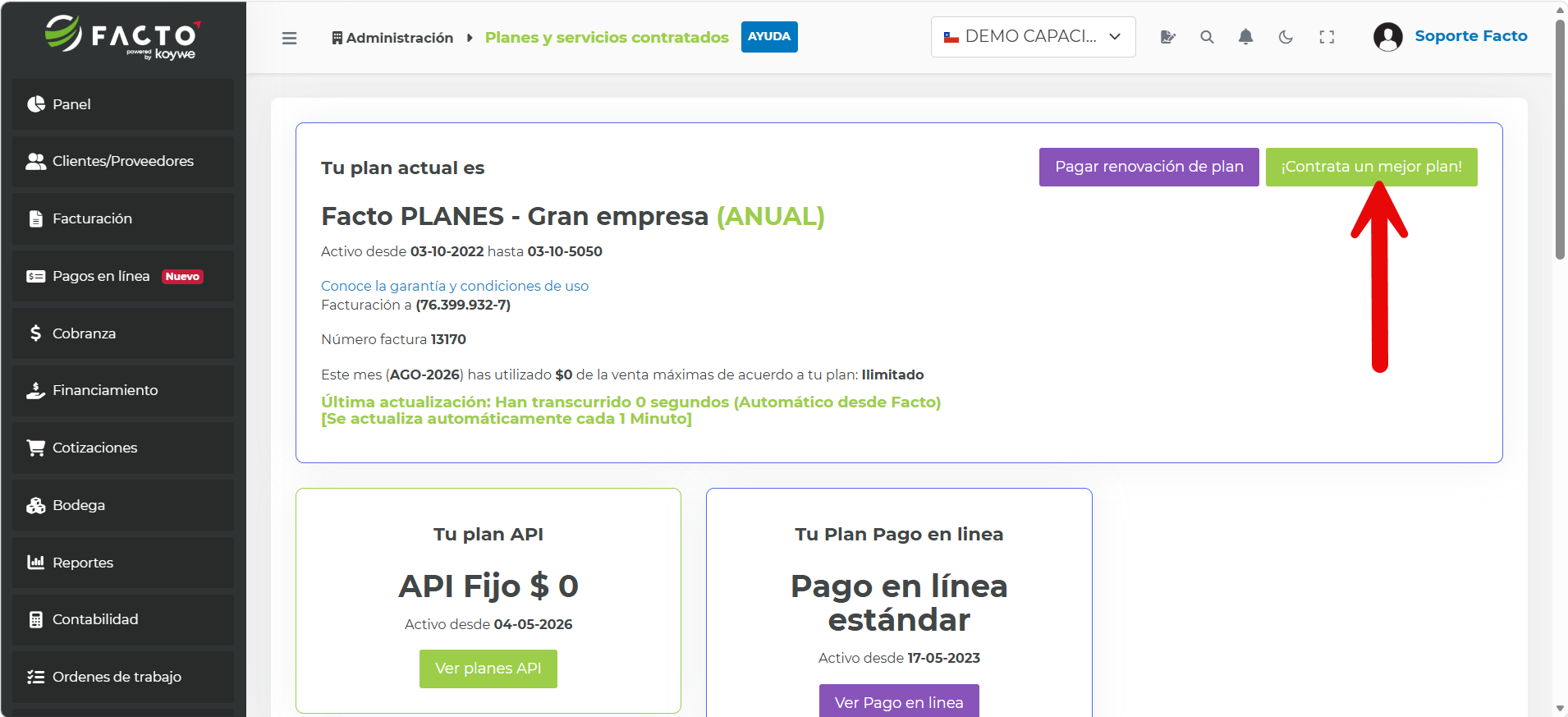 Pantalla de Planes y servicios contratados con una flecha señalando el botón ¡Contrata un mejor plan!