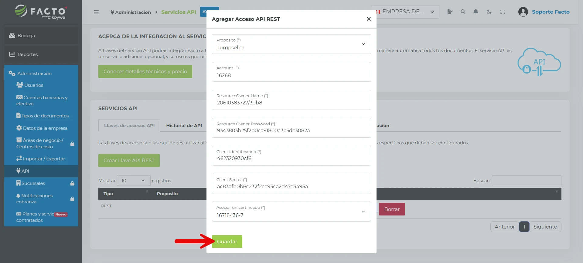 Ventana emergente para agregar acceso API REST con los campos completados y una flecha señalando el botón Guardar